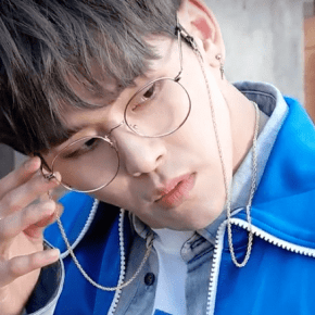 Song Review: Hoya – All Eyes On&nbsp;Me