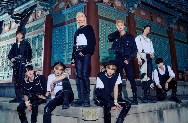 Stray Kids - Thunderous
