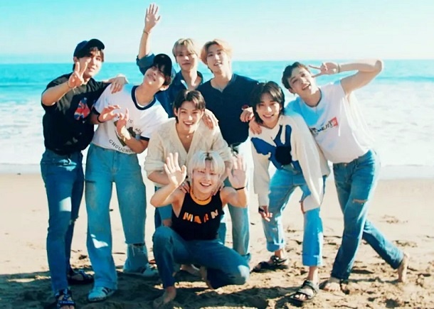 Stray Kids - Time Out