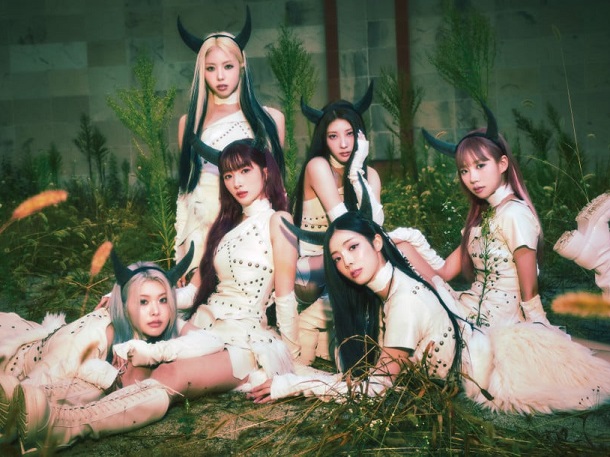 Purple Kiss - On My Bike