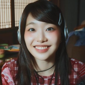 Song Review: Chuu – Back In&nbsp;Town