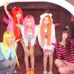 Song Review: KiiiKiii – Candy Pink Magic Hole Flip&nbsp;Phone