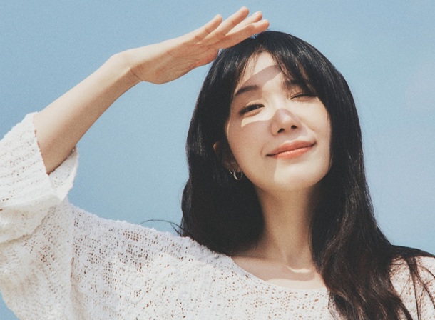 Jung Eunji’s “i love LOVE (파도)”: A Blast of Unexpected Summer Rock